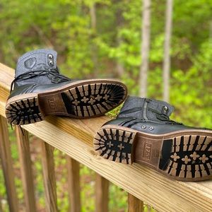 Military style combat boot